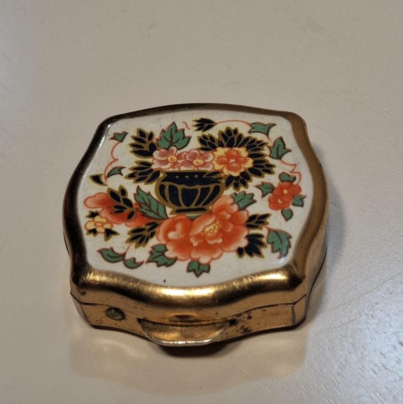 Stratton Other - 🏵Vintage Stratton England Floral Gold Enamel Peony Trinket Pill Box Ashtray